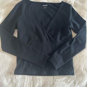 Hollister Women's Elegant Black Long Sleeve Top